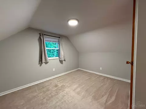 Bedroom - 2954 Diehl Rd, Cincinnati, OH 45211 photo 4 of 9