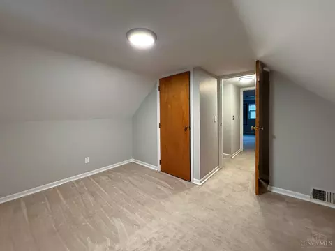 Bedroom - 2954 Diehl Rd, Cincinnati, OH 45211 photo 6 of 9