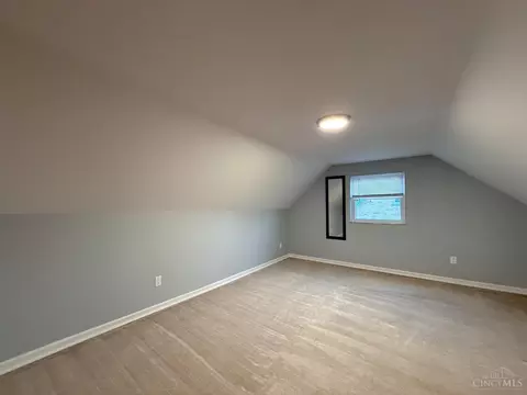 Bedroom - 2954 Diehl Rd, Cincinnati, OH 45211 photo 7 of 9