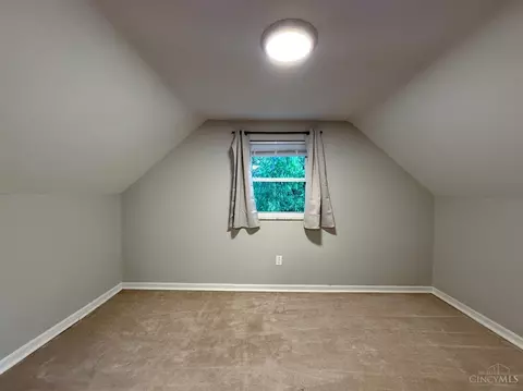 Bedroom - 2954 Diehl Rd, Cincinnati, OH 45211 photo 5 of 9