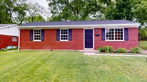 1884 Sevenhills Dr, Cincinnati, OH 45240