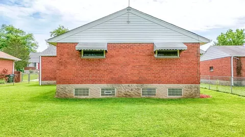 Exterior - 8613 Brent Dr, Cincinnati, OH 45231 photo 5 of 6