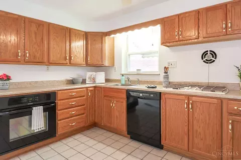 Kitchen - 8613 Brent Dr, Cincinnati, OH 45231 photo 2 of 3