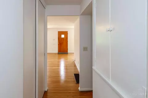 Entry Way - 8613 Brent Dr, Cincinnati, OH 45231 photo 2 of 3