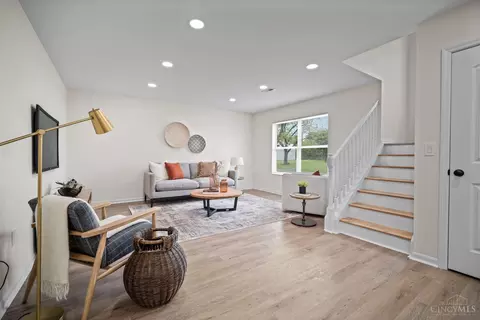 Living - 2623 Pippin Ct, Cincinnati, OH 45231 photo 1 of 2