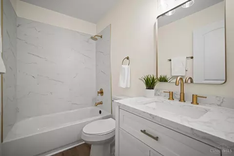 Bath - 2623 Pippin Ct, Cincinnati, OH 45231 photo 2 of 2