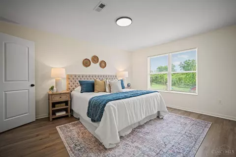 Bedroom - 2623 Pippin Ct, Cincinnati, OH 45231 photo 3 of 3