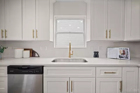 Kitchen - 2623 Pippin Ct, Cincinnati, OH 45231 photo 4 of 4