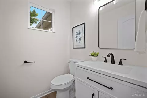 Bath - 2623 Pippin Ct, Cincinnati, OH 45231 photo 1 of 2