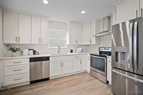 Kitchen - 2623 Pippin Ct, Cincinnati, OH 45231 photo 2 of 4