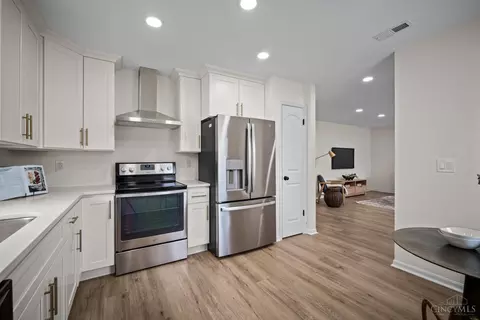 Kitchen - 2623 Pippin Ct, Cincinnati, OH 45231 photo 3 of 4