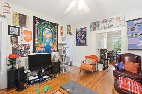 Living - 407 Warner St, Cincinnati, OH 45219 photo 3 of 3