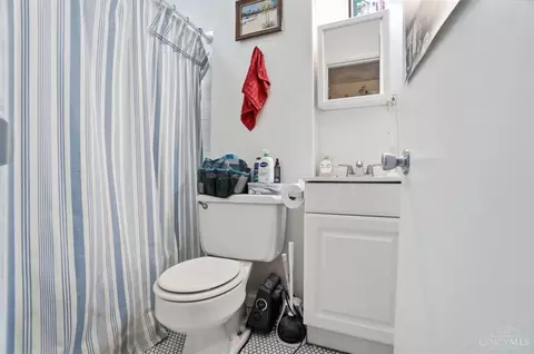 Bath - 407 Warner St, Cincinnati, OH 45219 photo 1 of 3