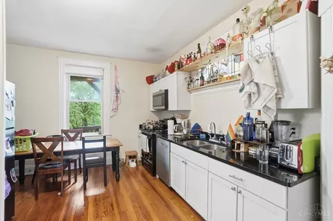 Kitchen - 407 Warner St, Cincinnati, OH 45219 photo 1 of 3