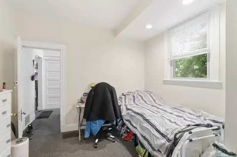Bedroom - 407 Warner St, Cincinnati, OH 45219 photo 2 of 12