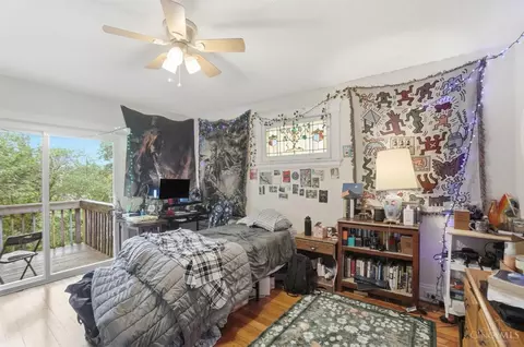 Bedroom - 407 Warner St, Cincinnati, OH 45219 photo 6 of 12