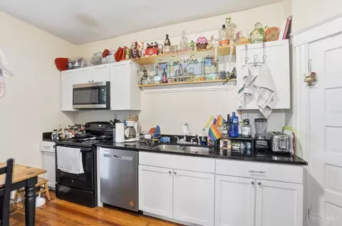 Kitchen - 407 Warner St, Cincinnati, OH 45219 photo 2 of 3