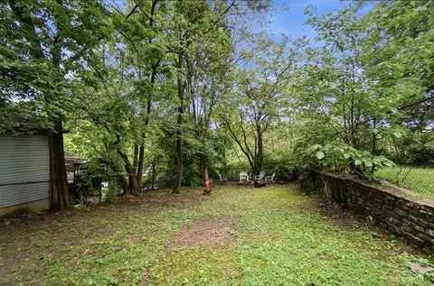 Exterior - 407 Warner St, Cincinnati, OH 45219 photo 4 of 9