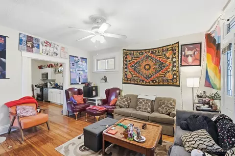 Living - 407 Warner St, Cincinnati, OH 45219 photo 2 of 3
