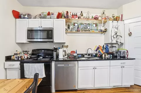 Kitchen - 407 Warner St, Cincinnati, OH 45219 photo 3 of 3