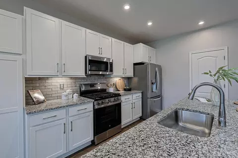 Kitchen - 3782 Prestwick Cir, Cincinnati, OH 45245 photo 3 of 6