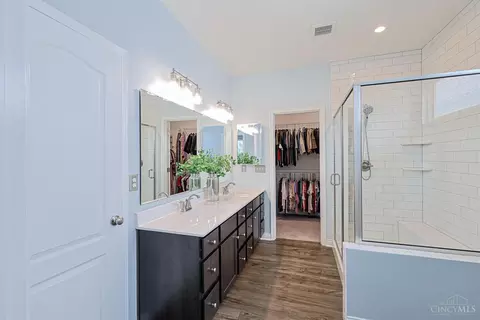 Bath - 3782 Prestwick Cir, Cincinnati, OH 45245 photo 1 of 4