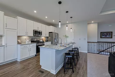 Kitchen - 3782 Prestwick Cir, Cincinnati, OH 45245 photo 4 of 6