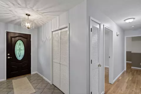 Entry Way - 8305 Brooks Rd, Harrison, OH 45030 photo 2 of 5