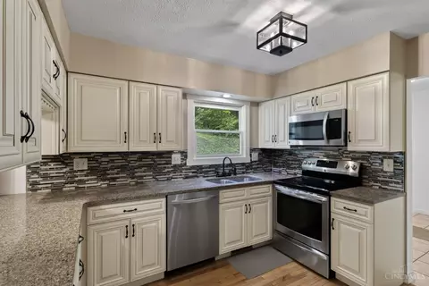 Kitchen - 8305 Brooks Rd, Harrison, OH 45030 photo 2 of 10