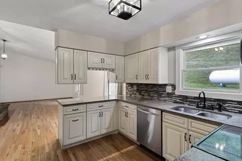 Kitchen - 8305 Brooks Rd, Harrison, OH 45030 photo 3 of 10