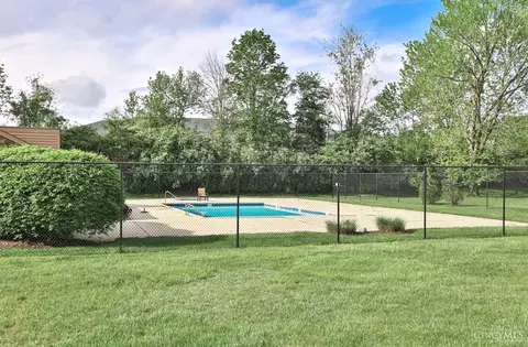 Exterior - 1040 Crisfield Dr, Cincinnati, OH 45245 photo 6 of 8