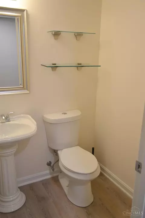 Bath - 1040 Crisfield Dr, Cincinnati, OH 45245 photo 5 of 5