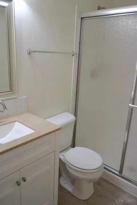 Bath - 1040 Crisfield Dr, Cincinnati, OH 45245 photo 2 of 5