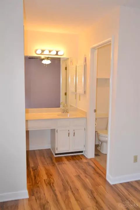 Bath - 1040 Crisfield Dr, Cincinnati, OH 45245 photo 3 of 5