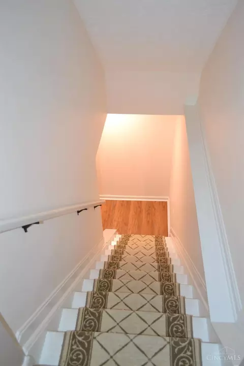 Entry Way - 1040 Crisfield Dr, Cincinnati, OH 45245 photo 5 of 6