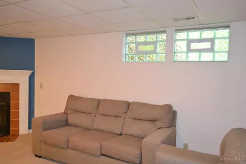 Living - 1040 Crisfield Dr, Cincinnati, OH 45245 photo 5 of 6