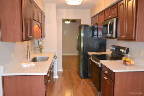 Kitchen - 1040 Crisfield Dr, Cincinnati, OH 45245 photo 2 of 3