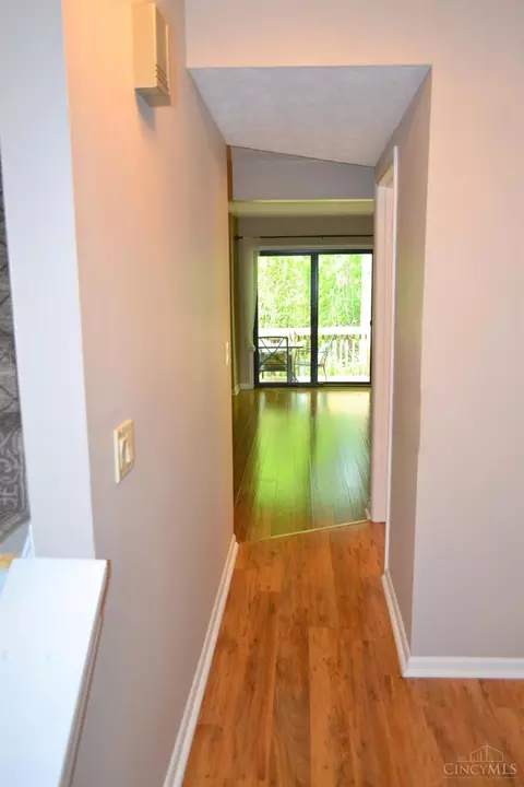 Entry Way - 1040 Crisfield Dr, Cincinnati, OH 45245 photo 2 of 6