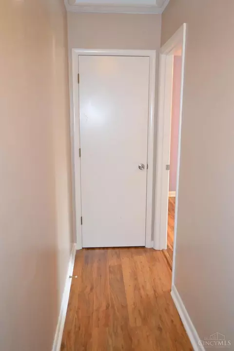 Entry Way - 1040 Crisfield Dr, Cincinnati, OH 45245 photo 4 of 6