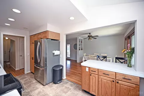 Kitchen - 7123 Silver Crest Dr, Cincinnati, OH 45236 photo 4 of 5