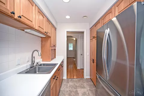 Kitchen - 7123 Silver Crest Dr, Cincinnati, OH 45236 photo 2 of 5