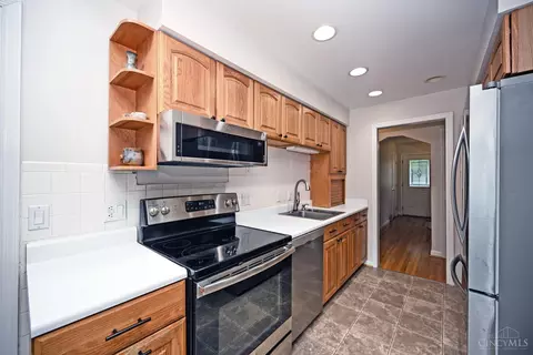 Kitchen - 7123 Silver Crest Dr, Cincinnati, OH 45236 photo 5 of 5