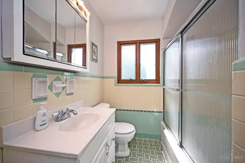 Bath - 7123 Silver Crest Dr, Cincinnati, OH 45236 photo 1 of 3