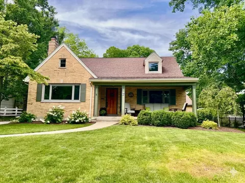 54 Jewett Dr, Wyoming, OH 45215