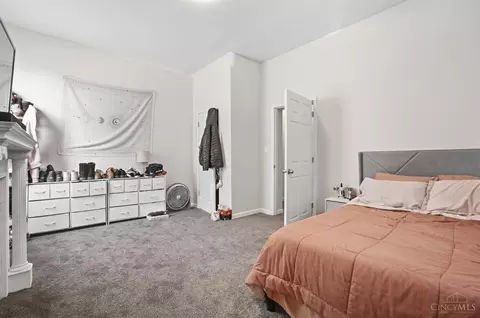 Bedroom - 1027 Winfield Ave, Cincinnati, OH 45205 photo 1 of 10