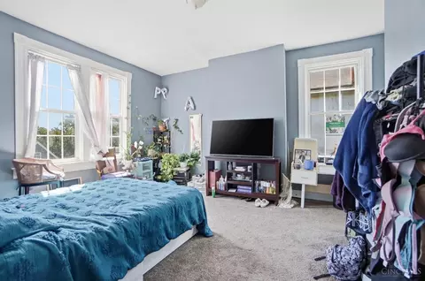 Bedroom - 1027 Winfield Ave, Cincinnati, OH 45205 photo 4 of 10