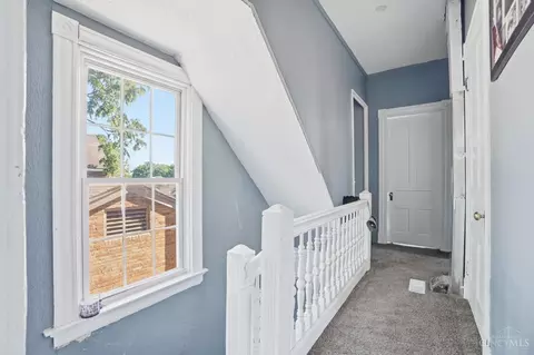 Entry Way - 1027 Winfield Ave, Cincinnati, OH 45205 photo 1 of 1