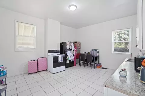 Kitchen - 1027 Winfield Ave, Cincinnati, OH 45205 photo 2 of 7
