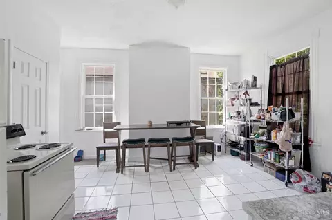 Kitchen - 1027 Winfield Ave, Cincinnati, OH 45205 photo 4 of 7