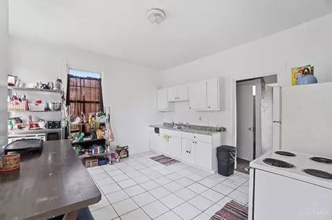Kitchen - 1027 Winfield Ave, Cincinnati, OH 45205 photo 6 of 7